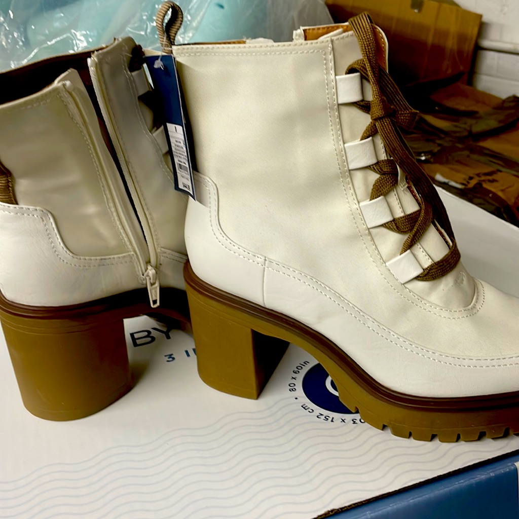 Women’s Platform Boot Universal Thread